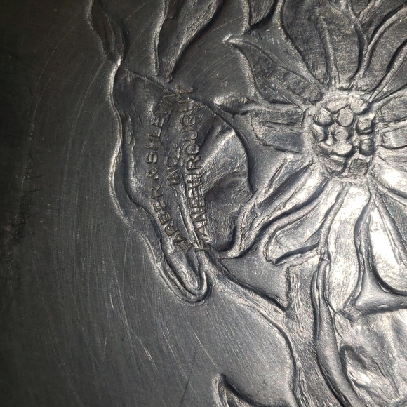 Vintage Hammered Aluminum Oval Rose Flower Design Bread Tray Dish - Picture 9 of 10